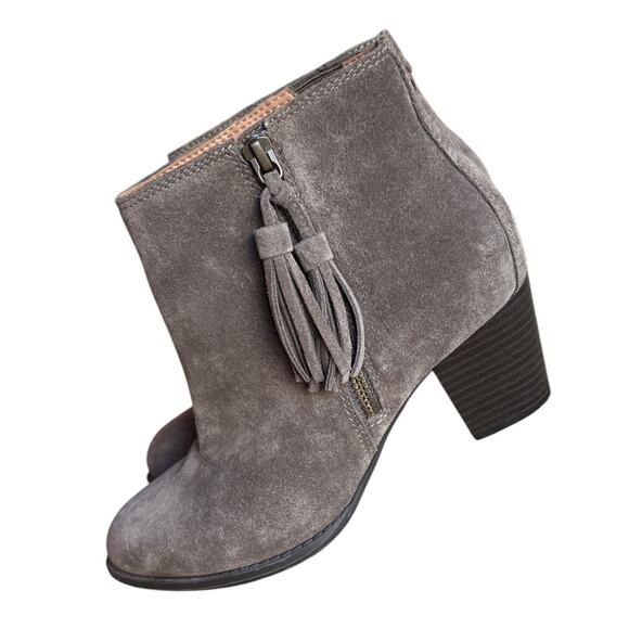 Vionic Weather Resistant Grey Suede Mid-Heel Booties with Tassels size 6.5 - Picture 3 of 16